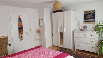 1 Schlafzimmer, Schreibtisch, Bügeleisen/Bügelbrett, kostenloses WLAN