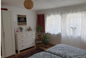 1 habitación, escritorio, tabla de planchar con plancha y wifi gratis 