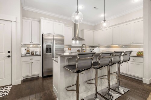 The Magnolia - Walk to Downtown - 0.5 mi to UofA