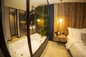 Suite Deluxe Con Bañera de Hidromasajes | Bathroom | Towels -  Cavalta by Bernalo Hotels (Medellín)