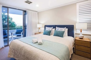 4 slaapkamers, een strijkplank/strijkijzer, wifi, beddengoed