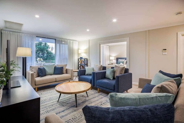 TV, fireplace, offices