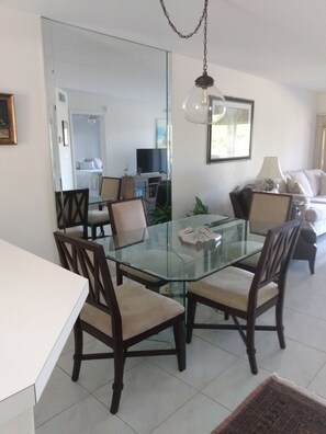 Dining - first floor condo, end unit close to Marco island and beaches. (Naples)