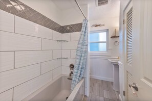 Bathtub, shampoo - Retreat | Lake Hot Tub Paddle Boards Speakeasy (Orlando)