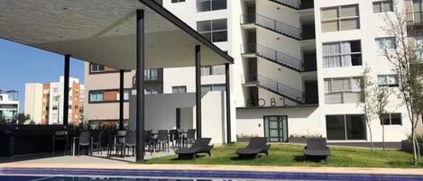 Outdoor pool, a heated pool