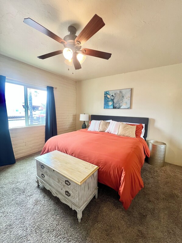 2 habitaciones, escritorio, tabla de planchar con plancha y wifi gratis 