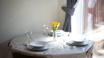 Rumah | Makan di kamar