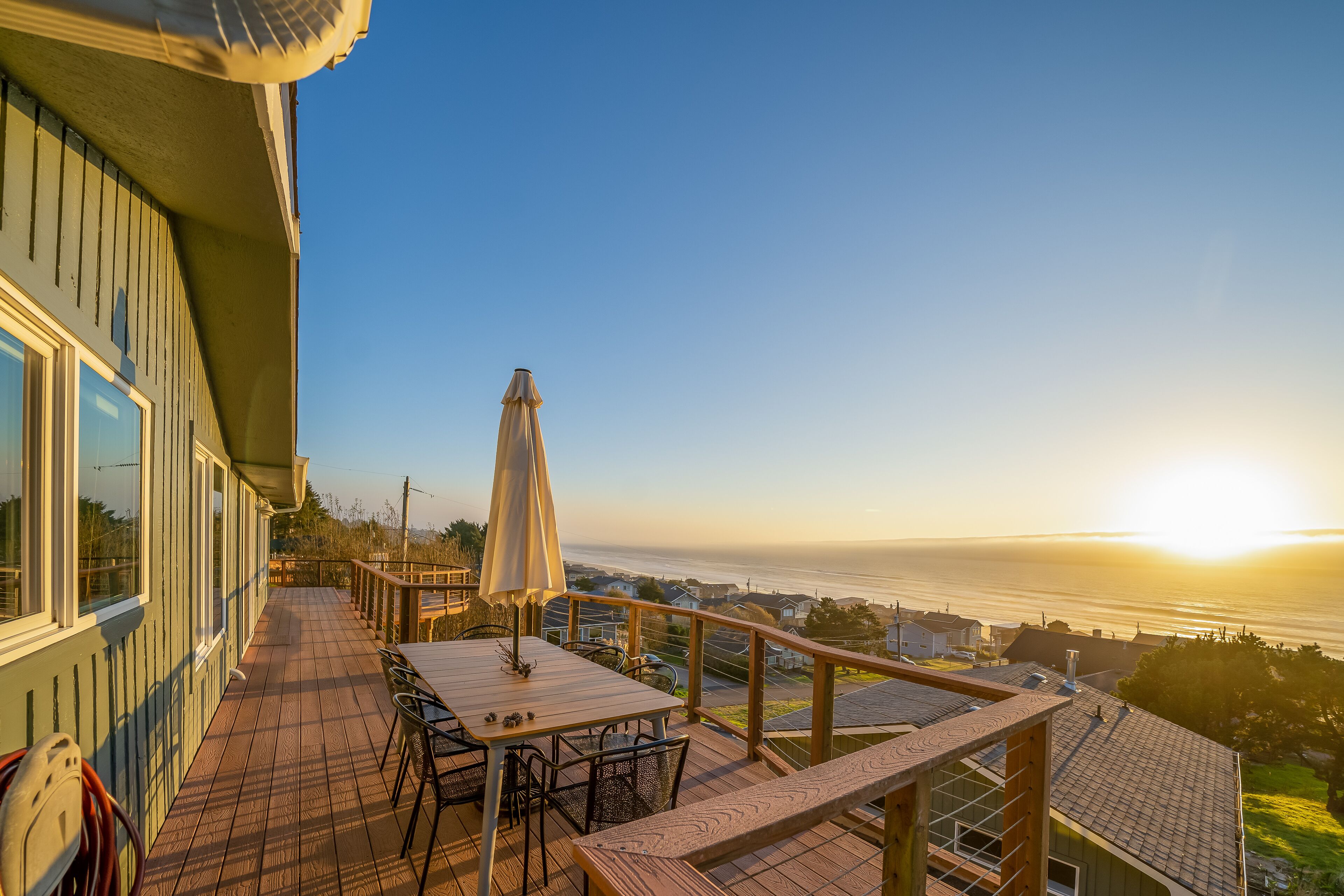 Gorgeous Retreat with Separate Cottage, Private Hot Tub, & Close Beach Access