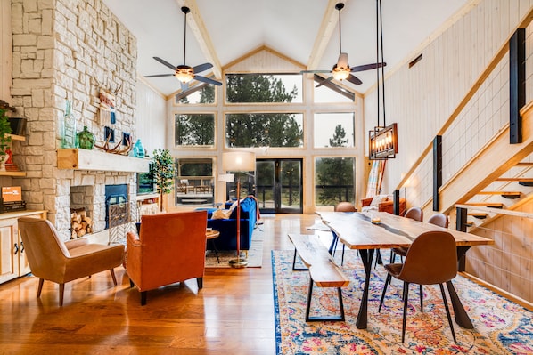 Interior - Huge Ski House on Golf Course - Hot Tub - Sleeps 16! (Angel Fire)