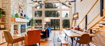 Huge Ski House on Golf Course - Hot Tub - Sleeps 16!