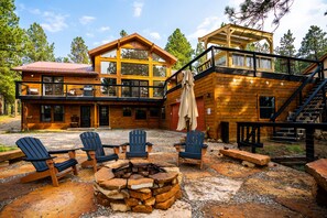 Terrace/patio - Huge Ski House on Golf Course - Hot Tub - Sleeps 16! (Angel Fire)