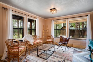 Smart TV, fireplace, table tennis, books - Huge Ski House on Golf Course - Hot Tub - Sleeps 16! (Angel Fire)