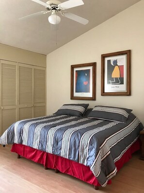 2 chambres, fer et planche à repasser, Wi-Fi, draps fournis