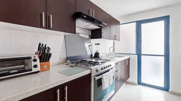 Fridge, microwave, oven, stovetop