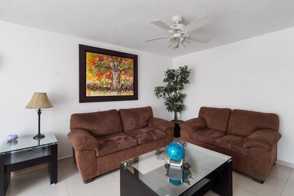 Fernseher, Stereoanlage, Arbeitsbereiche