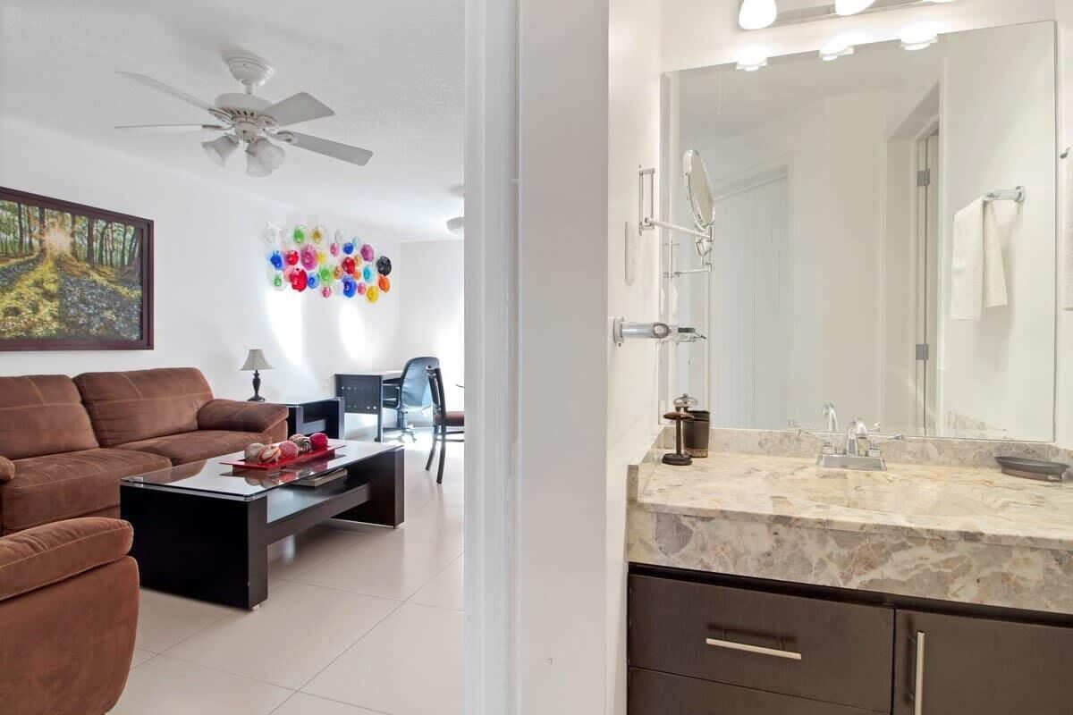 テレビ、ステレオ、書斎 / ワークスペース