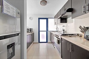 Fridge, microwave, oven, stovetop - +MS +Espectacular Suite +Alberca Áreas Verdes +9A (Santiago de Querétaro)