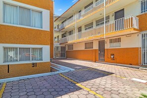 Exterior - +MS +Céntrica Suite +Segura +Av Zaragoza +B31 (Santiago de Querétaro)