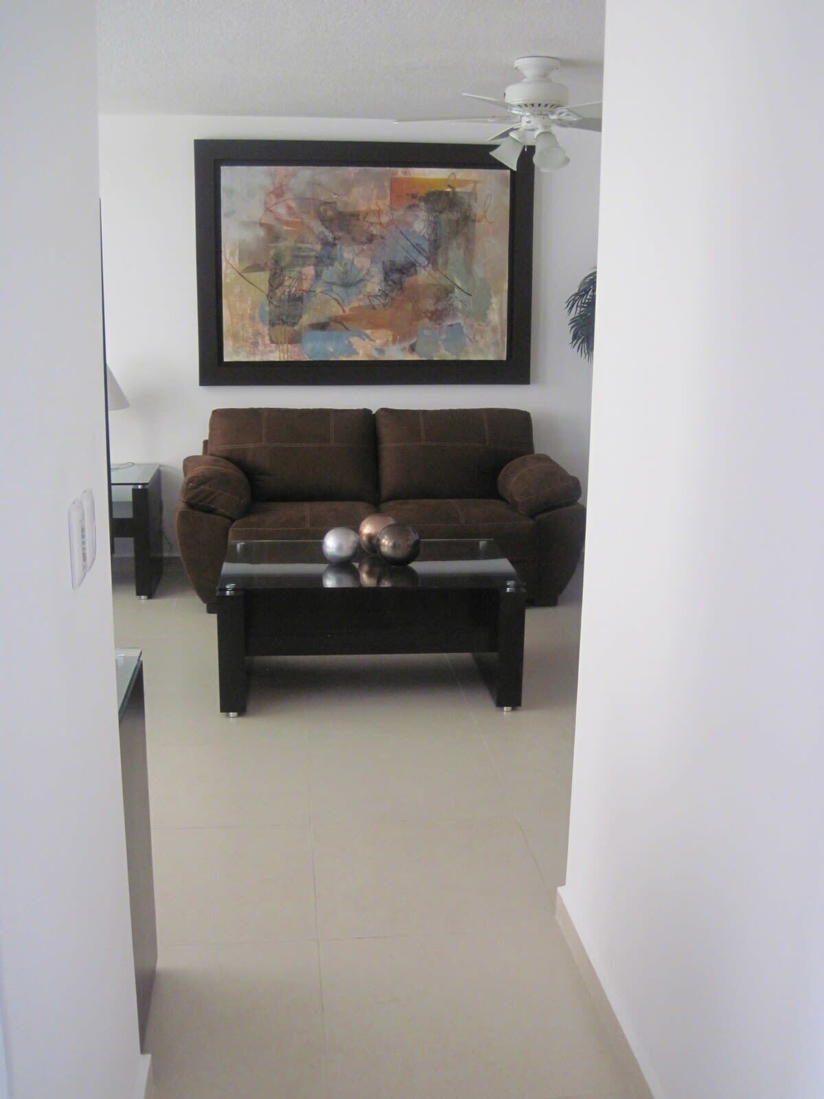 Una televisión, una oficina