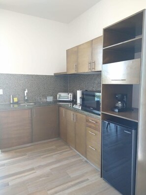Fridge, microwave, stovetop, coffee/tea maker