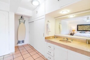 Ducha, secador de pelo y toallas