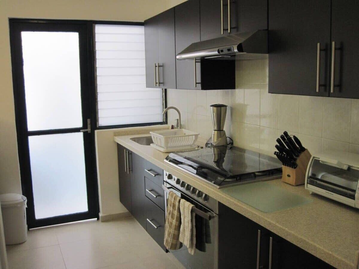 冰箱、微波炉、烤箱、炉灶