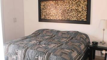 2 quartos, ferros/tábuas de passar roupa, Wi-Fi, roupa de cama