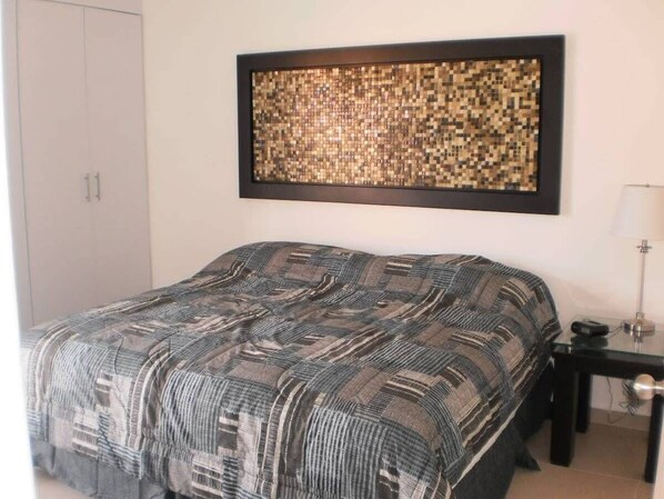 2 quartos, ferros/tábuas de passar roupa, Wi-Fi, roupa de cama