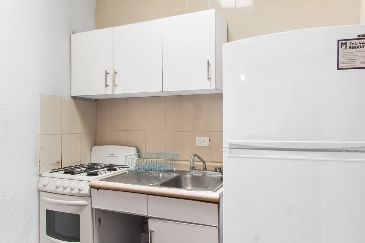 ثلاجة، ميكروويف، فرن، موقد طهي مسطح