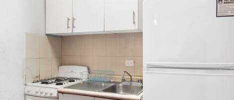 ثلاجة، ميكروويف، فرن، موقد طهي مسطح