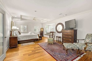 6 bedrooms, iron/ironing board, free WiFi, bed sheets - Golf Lovers Dream Home on PGA Course! Hilton Head (Hilton Head Island)