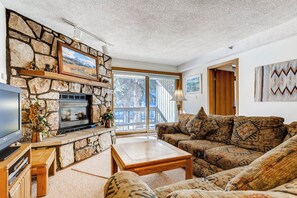 TV, fireplace - Idyllic Condo in the Heart of Breck! Kitchen/Bath Upgrades, Onsite Hot Tubs (Breckenridge)