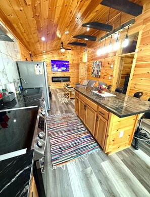 Geladeira, micro-ondas, fogão, cooktop