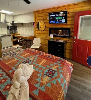 Iron/ironing board, free WiFi, bed sheets - 7 on the Ridge @ Sterling Ridge (Pigeon Forge)