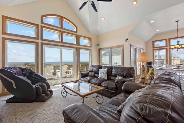 TV, DVD-spiller, bøker og filmbibliotek