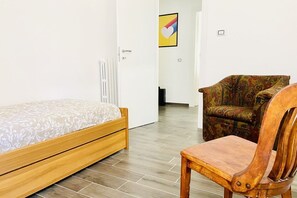 3 dormitorios, tabla de planchar con plancha, Internet y ropa de cama