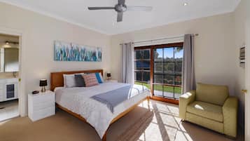 4 bedrooms, iron/ironing board, Internet, bed sheets