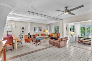 Smart TV - Whole Complex Close to the Ocean w/ a Magical Garden Sanctuary & Salt Water Pool (Lake Worth)