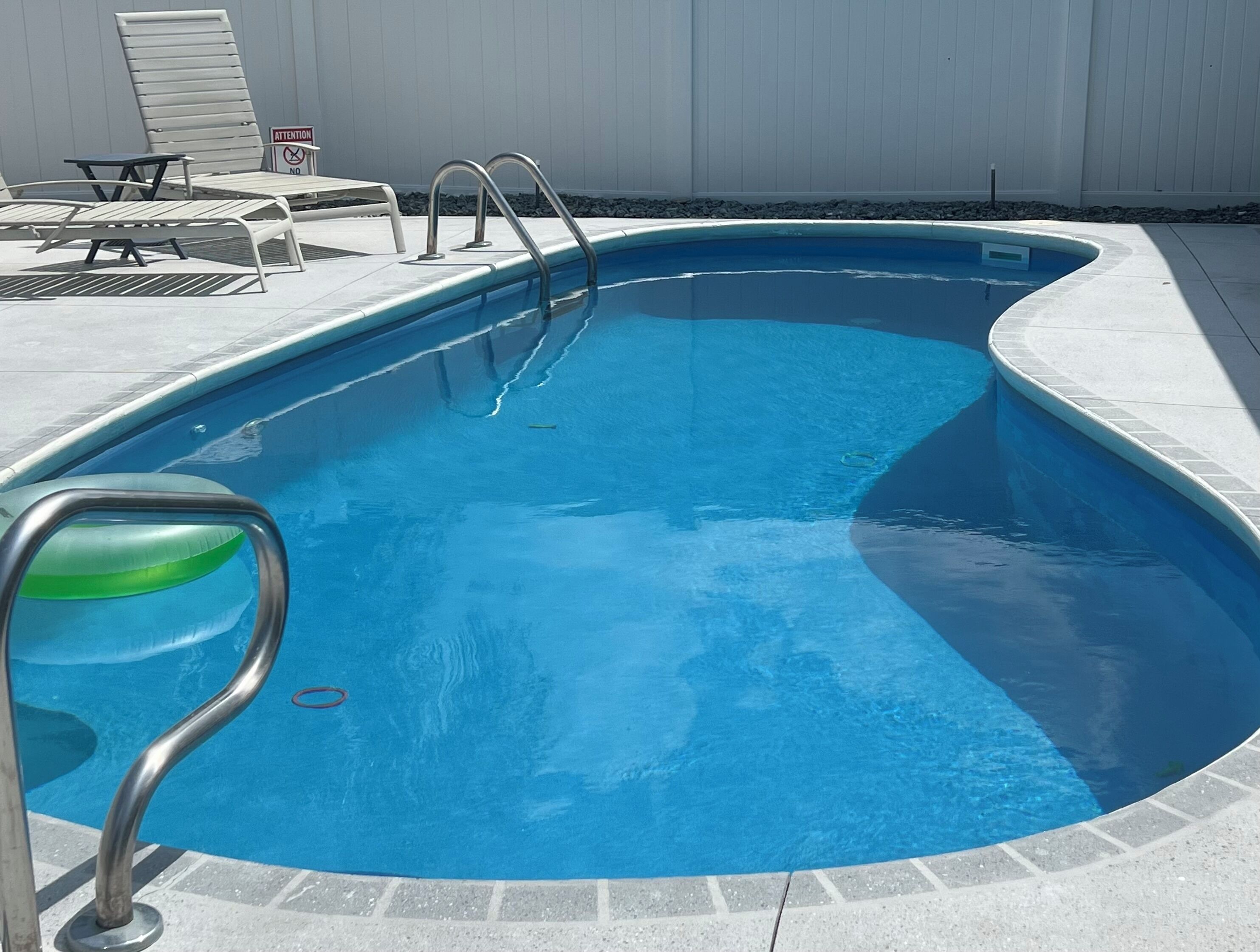 3 bed 2 bath, 1500 sf, ct yard villa, private heated pool and 4 person golf cart
