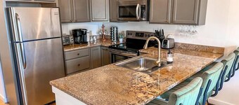 Cozy Renovated Summit Condo – 5-Min Walk to Slopes, Deer Views!