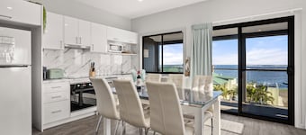 UNIT 2  OPPOSITE BEACH, RIVER ,HOTEL,CLUB,WALKING DISTANCE TO ALL VENUES ETC..
