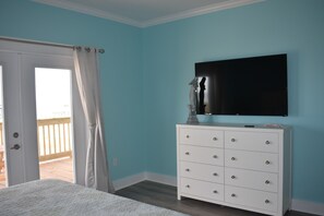 5 bedrooms, iron/ironing board, WiFi, bed sheets