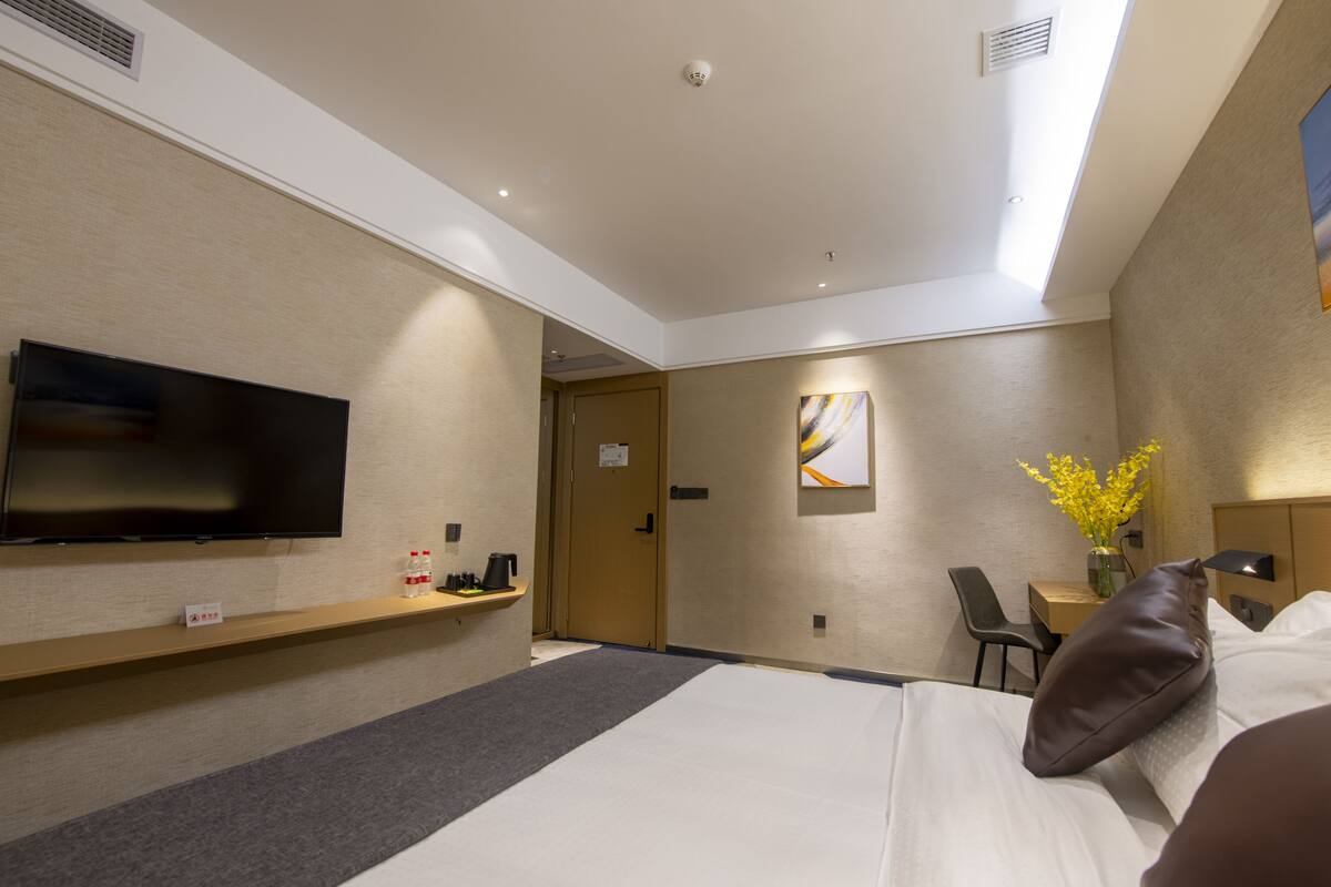 Special Queen Room | Blackout curtains, free WiFi, bed sheets