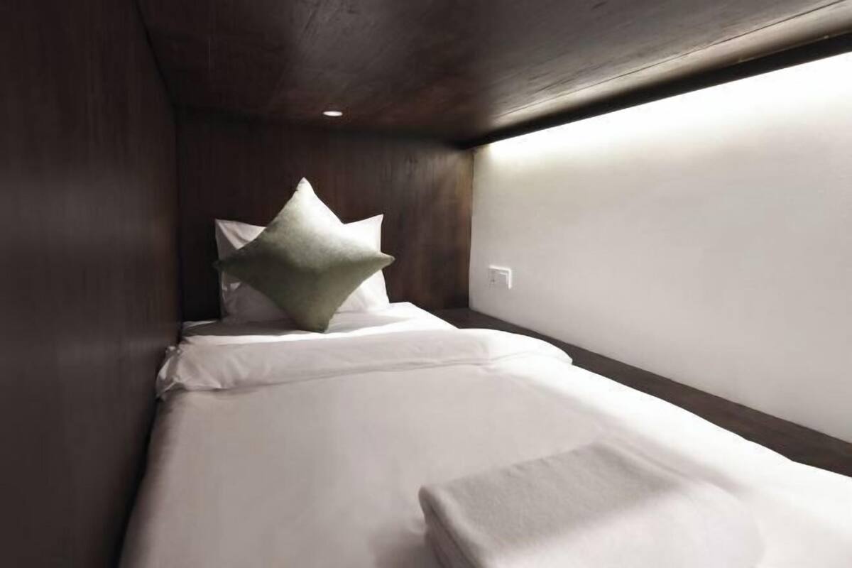 Soundproofing, WiFi (free), individually decorated, bed sheets