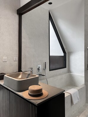 Bañera profunda