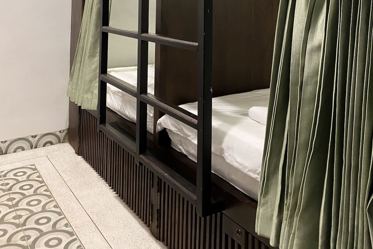 Private Dorm 4-Beds with Shared Bathrooms