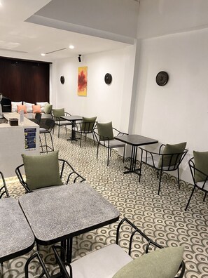 Breakfast, lunch and dinner served - Aborest Tropical Hostel (Siem Reap)