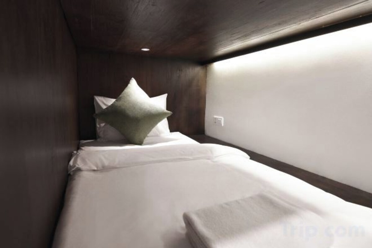 Private Dorm 4 Beds With Shared Bathrooms