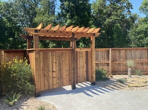 المنطقة المحيطة بالمنشأة