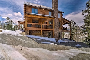 House, 4 Bedrooms | Exterior